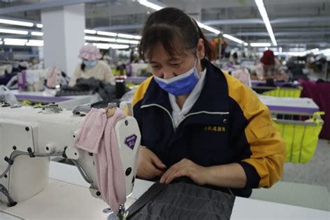 固始县：纺织服装产业前景好 家门口就业渐成趋势-中华网河南