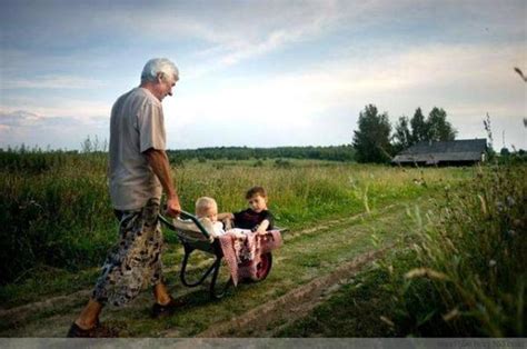 俄罗斯西伯利亚农村人的真实生活，贫穷成了他们最大的生活障碍