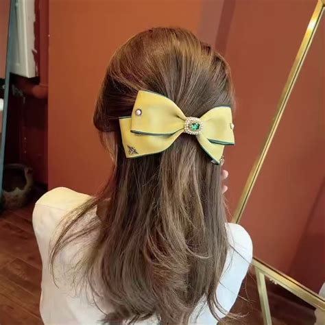 甜美女生头像戴蝴蝶结