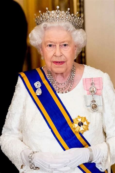 在位七十年，英女王究竟戴过哪些珠宝？_凤凰网娱乐_凤凰网