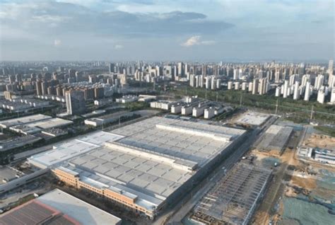 大众安徽MEB工厂迎来首台白车身下线，2023年下半年量产投产-华夏EV网