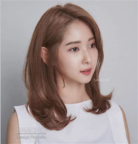 染发棕色甜美女生头像