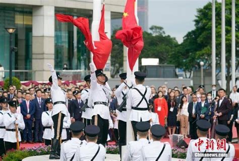 香港特区举行升旗仪式和酒会庆祝回归26周年|香港|香港回归|中新社_新浪新闻