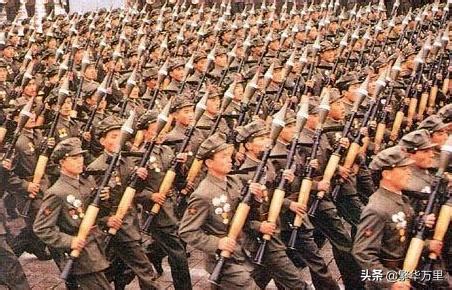 朝鲜全国2500多万人，朝鲜的军服，为何非常有特色？|日本|朝鲜|王朝_新浪新闻