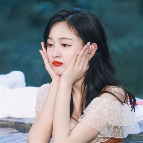 吴宣仪甜美女生头像