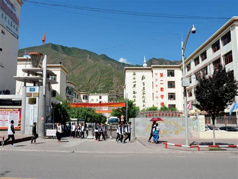 昌都市藏医院成功创建“三甲”医院