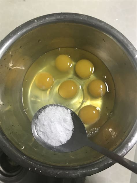 实蛋放小苏打的比例,用小苏打能做实蛋吗,小苏打实验_大山谷图库