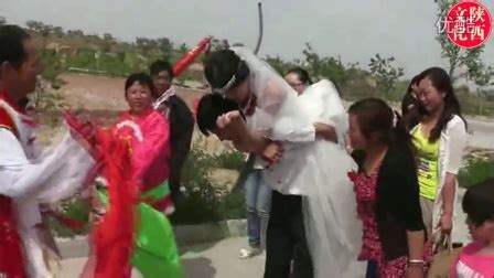 陕西农村结婚风俗-闹得厉害,新娘别害羞了，整起来哦，亮点有木有视频 _网络排行榜