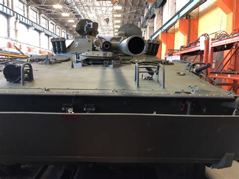 俄罗斯国防部长视察图拉州军工厂 参观火箭炮生产车间