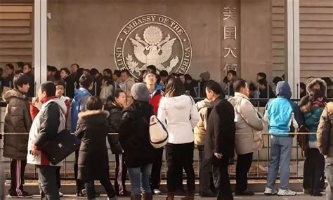 美国签证政策收紧 业内人士建议中国赴美学生做两手准备