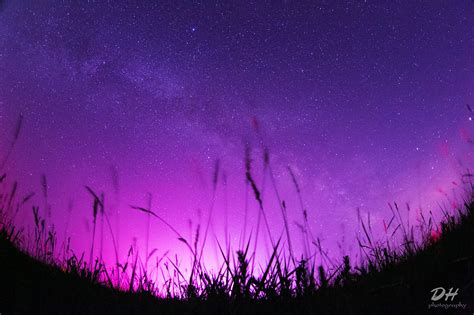 夜空中有许多闪亮的星星-自然的天文背景素材-高清图片-摄影照片-寻图免费打包下载