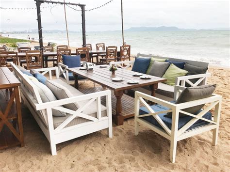 2022看到金巴兰的第一眼，你一定会被摆满沙滩的餐桌吸引，露天餐厅是金巴兰的一大特色，就喜欢这种有情调的东西_金巴兰海滩-评论-去哪儿攻略