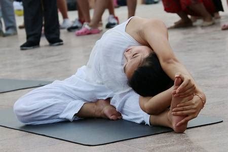 练瑜伽的时候，拉伸肾经的体式后，感腰酸，是为什么？-