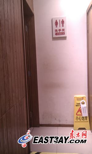 吓人！杭州一女厕所门下露出个脑袋说：“我是女的！”