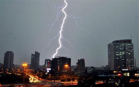 暴风雨天气的电闪雷鸣景观高清图片下载-正版图片600418075-摄图网