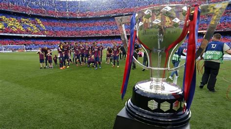 皇家马德里于丰收女神广场举行夺冠庆典 与球迷共同庆祝队史第35个西甲冠军