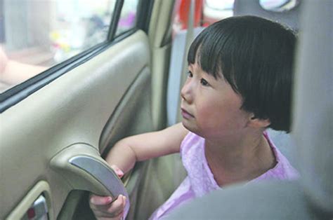 汽车头条 - 家长必知：孩子被困车内应该如何自救?