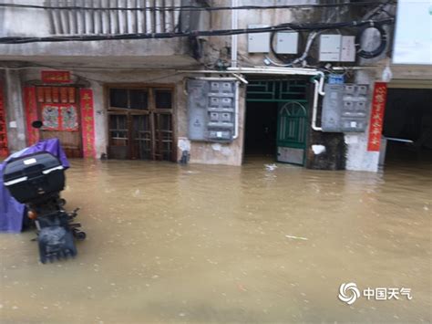 广西富川：富江河水位超警戒河水倒灌 城区房屋被淹_手机新浪网