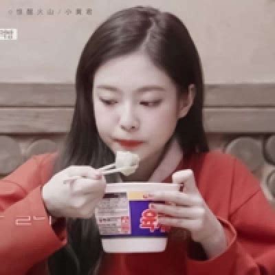 温柔红色系头像女生
