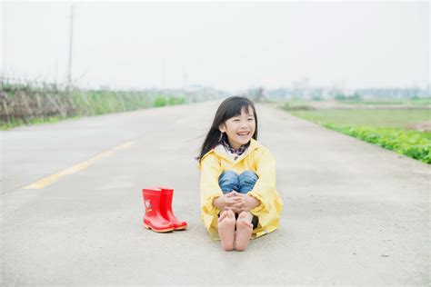 留在湘西大山的孩子们 上学为什么都光着脚不穿鞋？_手机新浪网