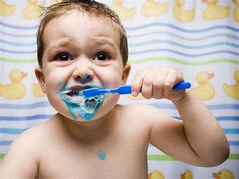 含氟牙膏适合儿童吗？ 专家称过多或将导致氟牙症
