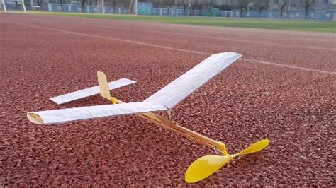 W橡皮筋动力双翼滑翔飞机 橡皮筋动力飞机批发 直升机模型DIY拼装-阿里巴巴