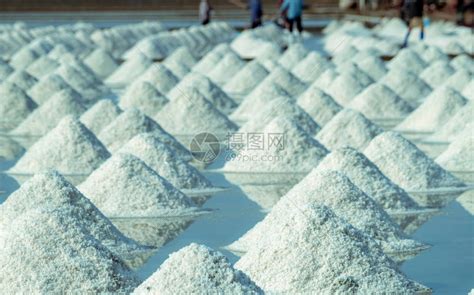 泰国的海盐农场有机海盐海水的蒸发和结晶盐工业原料氯化钠太阳能蒸发系统碘高清图片下载-正版图片506093629-摄图网