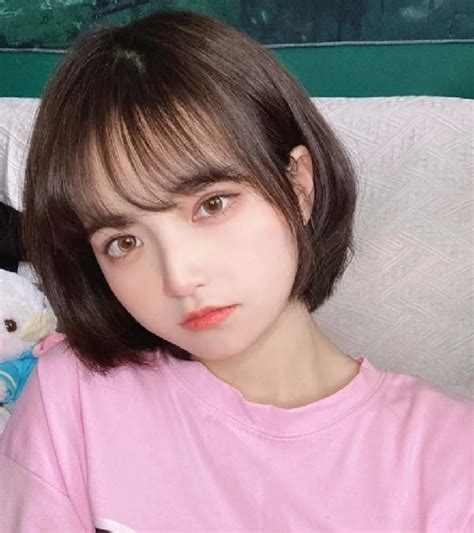 短发知性温柔头像女生