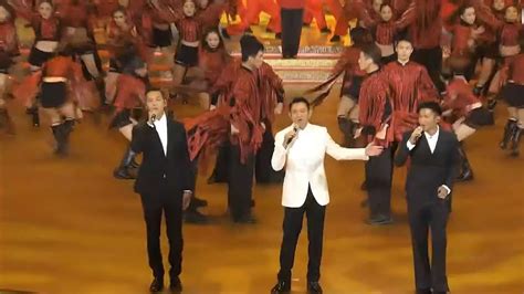 庆祝香港回归25周年晚会：刘德华、谢霆锋、陈伟霆合唱《中国人》_新浪新闻