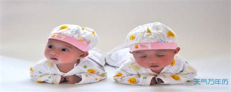 双胞胎女孩起名 双胞胎好听的名字女孩 - 万年历