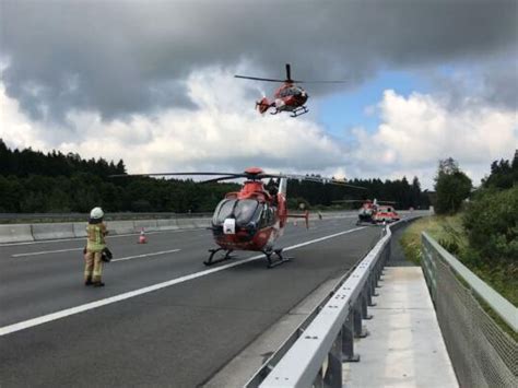 德国老年旅游团大巴横遇车祸 18人丧生|界面新闻 · 天下