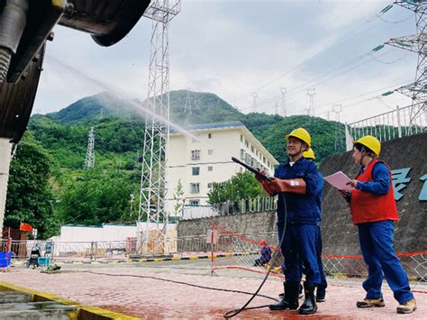 国网陇南供电公司：主变带电“洗澡”，助推“运维一体化”稳步实施