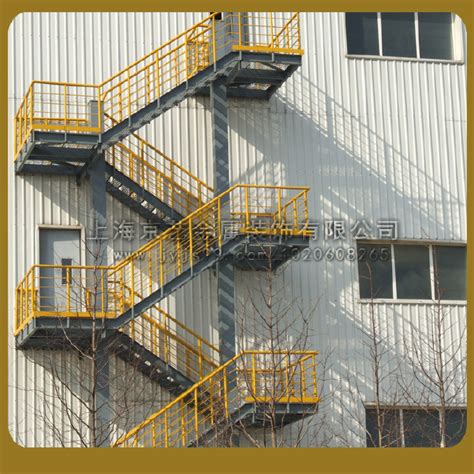 一种室外钢结构消防楼梯的制作方法