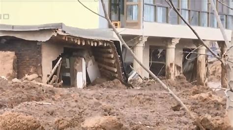 青海小村庄震后遭遇罕见“砂涌”，部分房屋被淤泥冲毁_凤凰网视频_凤凰网