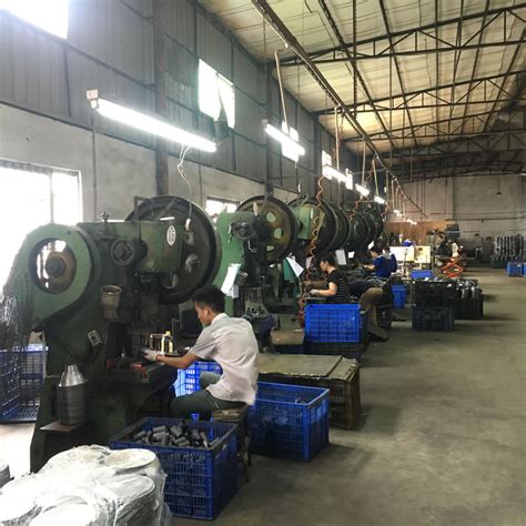 工厂环境-深圳市志达隆五金弹簧有限公司，主要经营小五金冲压;弹簧;自动车床件;