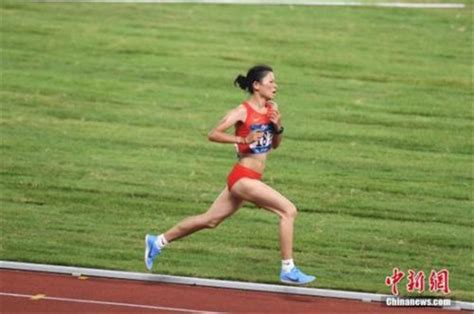 骄傲！中国选手张德顺获世大运会女子万米金牌