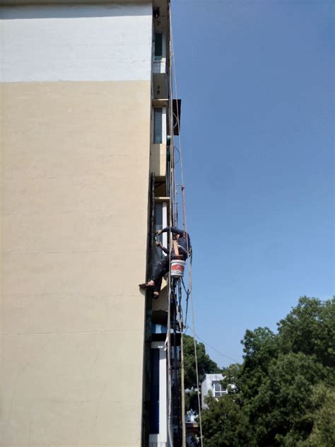 工人22楼窗外作业，住户玩起了“泼水节”还拿铲子捅人，玩笑大了 - 知乎