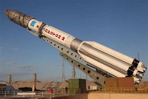 中国试射东风17导弹：全球首次配备高超音速弹头 - 火箭军 - 铁血社区