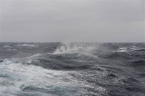 白天美丽的风雨如磐的大海高清图片下载-正版图片505681457-摄图网