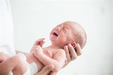 宝宝经常哭闹是怎么回事？这6种原因要了解 - 知乎