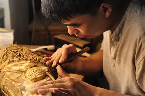 “千年技艺，手工木雕”剑川木雕艺术小镇向世界展示匠心精神_文旅头条