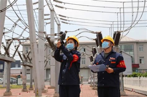 数千人暴风骤雨中抢修，上海电力已恢复供电22910余户|界面新闻