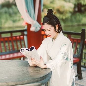 白衣甜美女生头像