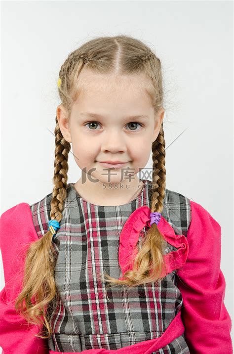 四岁女孩的肖像高清摄影大图-千库网