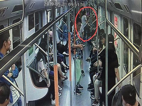 女子地铁车厢撒泼猛踹车厢被行政拘留五日__凤凰网