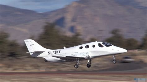 stratos 714超轻型喷气式私人飞机完成首次试航-私人飞机-金投奢侈品网-金投网