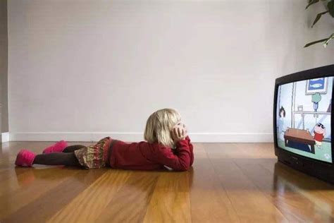 孩子看电视痴迷上瘾怎么办？教你4招，让孩子轻松戒掉电视瘾