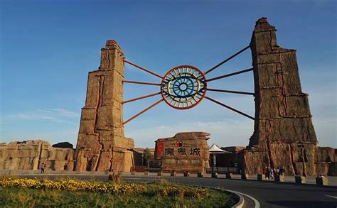 新疆克拉玛依魔鬼城雅丹地貌高清图片下载-正版图片500614282-摄图网