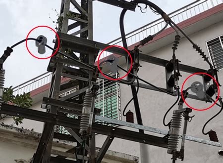 盗贼偷电线被电击身亡 尸体倒挂高压线塔上(图)