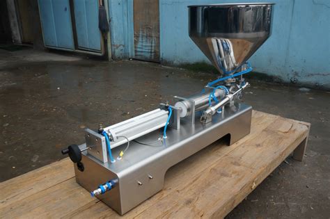 半自动液体灌装机-无锡银燕化工装备科技有限公司
